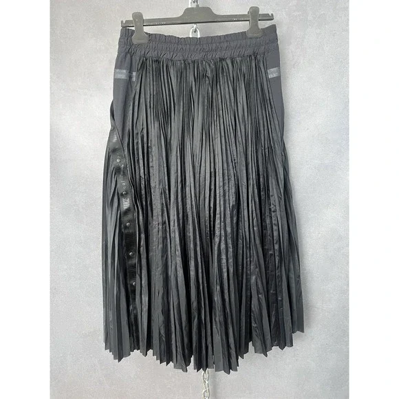 Nike x Sacai Womens Pleated Skirt CV5713-010 Black Small $500 EUC